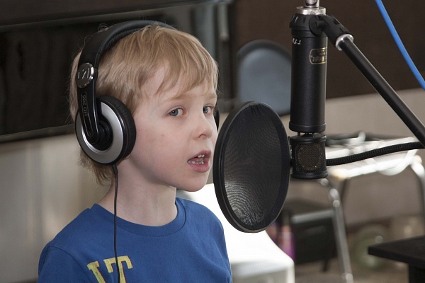 Запись песни в Тольятти. Ultra Подарки. Запись песни в студии звукозаписи Тольятти. Купить сертификат на создание своей песни в студии. Ultra Подарки Сервис UltraPodarki.ru 8 800 505 95 30. Запись песни Тольятти, запись песни, запись песни в студии Тольятти, запись песни в студии, сертификат на запись песни в Тольятти, сертификат на запись песни, урок вокала Тольятти, урок вокала, обучение вокалу Тольятти, обучение вокалу, эстрадный вокал Тольятти, эстрадный вокал,  создание песни Тольятти, создание песни