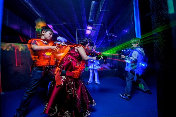 Игра в лазертаг в Тольятти. Сервис Ultra Подарки. Купить лазертаг в городе Тольяттиf. Попробуйте лазерный пейнтбол в лазертаг клубе. Цены на лазертаг. Сервис: UltraPodarki.ru 8 800 505 95 30. Лазертаг в Тольятти, купить лазертаг Тольятти, лазертаг, купить лазертаг, лазерный пейнтбол Тольятти, лазертаг для детей Тольятти, лазертаг клуб, лазертаг клуб Тольятти