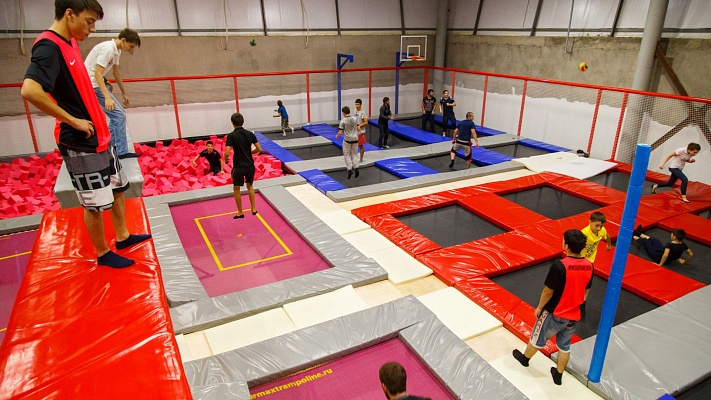 Прыжки в батутном центре в Тольятти. Сервис Ultra Подарки. Купить подарочный сертификат на батутный центр. Подарите прыжки на батуте для детей и взрослых в Тольятти. Сервис UltraPodarki.ru 8 800 505 95 30. Батутный центр Тольятти, батутный центр, прыжки на батуте Тольятти, купить батут Тольятти, батут, батут Тольятти
