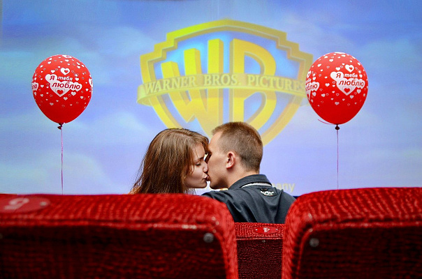 Романтическое свидание в кинотеатре в Тольятти. Ultra Подарки. Купить романтическое свидание в кинотеатре в Тольятти. Подарите самым близким незабываемые моменты и признайтесь в искренних чувствах. Сервис UltraPodarki.ru 8-800-505-95-30. Романтическое свидание в кинотеатре в Тольятти, свидание в Тольятти, свидание в кинотеатре, сертификат на свидание в кинотеатре, сертификат на свидание в Тольятти, купить свидание, купить свидание Тольятти, первое свидание, девушка свидание, хороший кинотеатре, романтический кинотеатре, романтический вечер, романтический ужин, романтические любимому, романтическая музыка