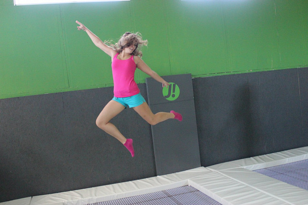  Батутный центр Jump Hall в Тольятти. Сервис Ultra Подарки. Купить подарочный сертификат в батутный центр Jump Hall, попробуйте прыжки на батуте в Тольятти. Сервис UltraPodarki.ru 8 (800) 555 95-30.. Батутный центр Jump Hall, батутный центр, батутный центр цены, батутный центр в Тольятти,  батутный парк, батут прыгать, прыжки +на батуте, батут Тольятти, батут спорт