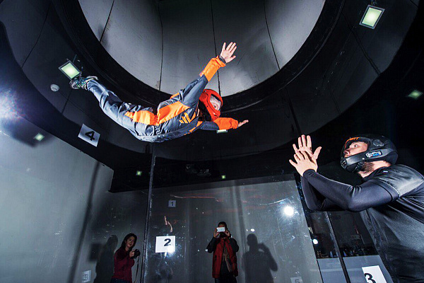 Полёт в аэротрубе  в Тольятти. Ultra Подарки. Полёт в аэротрубе  в Тольятти. Попробуйте полёт в аэротрубе . Сервис: UltraPodarki.ru 8 800 505 95 30. Полёт в аэротрубе , аэротруба Тольятти, полёт Тольятти