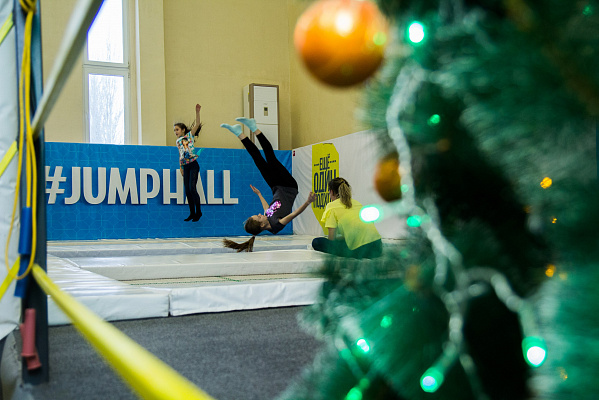  Батутный центр Jump Hall в Тольятти. Сервис Ultra Подарки. Купить подарочный сертификат в батутный центр Jump Hall, попробуйте прыжки на батуте в Тольятти. Сервис UltraPodarki.ru 8 (800) 555 95-30.. Батутный центр Jump Hall, батутный центр, батутный центр цены, батутный центр в Тольятти,  батутный парк, батут прыгать, прыжки +на батуте, батут Тольятти, батут спорт