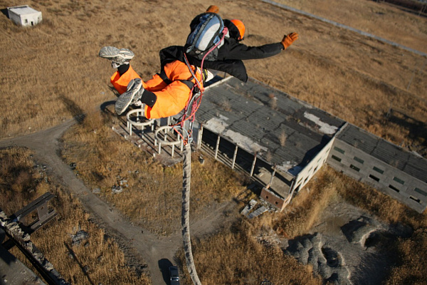 Роупджампинг - прыжки с верёвкой в Тольятти. Подарочные сертификаты Ultra Подарки. Роупджампинг в Тольятти - Экстремальный оригинальный подарок или подарочный сертификат на Роупджампинг - прыжки с верёвкой. Сервис UltraPodarki.ru 8-800-505-95-30. роупджампинг Тольятти, прыжок веревка Тольятти, роупджампинг, прыжок веревка, прыжок с веревкой, Подарок, подарочный сертификат, экстрим, экстремальный подарок