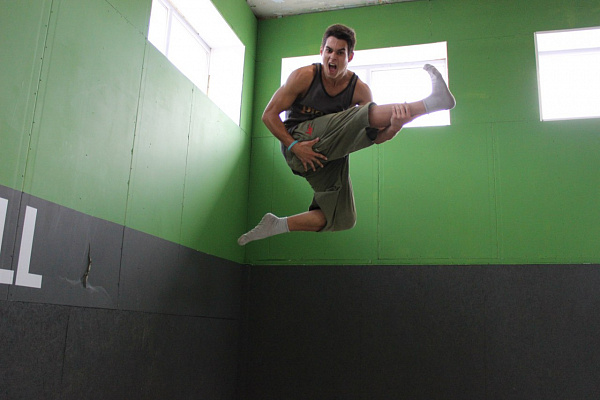  Батутный центр Jump Hall в Тольятти. Сервис Ultra Подарки. Купить подарочный сертификат в батутный центр Jump Hall, попробуйте прыжки на батуте в Тольятти. Сервис UltraPodarki.ru 8 (800) 555 95-30.. Батутный центр Jump Hall, батутный центр, батутный центр цены, батутный центр в Тольятти,  батутный парк, батут прыгать, прыжки +на батуте, батут Тольятти, батут спорт