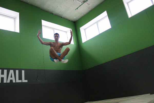  Батутный центр Jump Hall в Тольятти. Сервис Ultra Подарки. Купить подарочный сертификат в батутный центр Jump Hall, попробуйте прыжки на батуте в Тольятти. Сервис UltraPodarki.ru 8 (800) 555 95-30.. Батутный центр Jump Hall, батутный центр, батутный центр цены, батутный центр в Тольятти,  батутный парк, батут прыгать, прыжки +на батуте, батут Тольятти, батут спорт