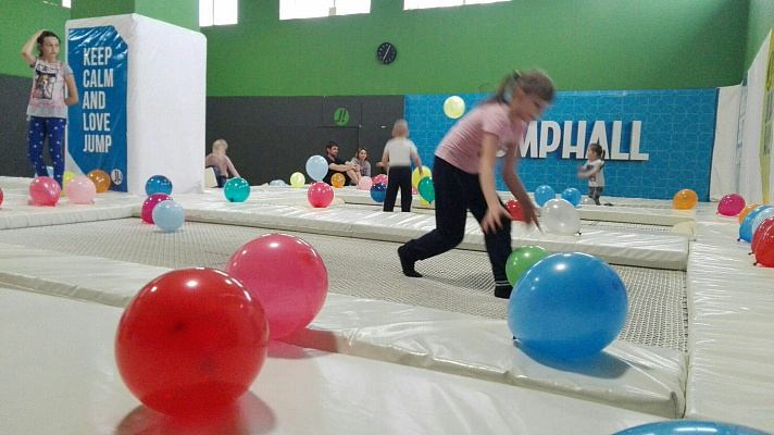 Батутный центр Jump Hall в Тольятти. Сервис Ultra Подарки. Купить подарочный сертификат в батутный центр Jump Hall, попробуйте прыжки на батуте в Тольятти. Сервис UltraPodarki.ru 8 (800) 555 95-30.. Батутный центр Jump Hall, батутный центр, батутный центр цены, батутный центр в Тольятти,  батутный парк, батут прыгать, прыжки +на батуте, батут Тольятти, батут спорт