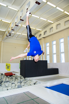  Батутный центр Jump Hall в Тольятти. Сервис Ultra Подарки. Купить подарочный сертификат в батутный центр Jump Hall, попробуйте прыжки на батуте в Тольятти. Сервис UltraPodarki.ru 8 (800) 555 95-30.. Батутный центр Jump Hall, батутный центр, батутный центр цены, батутный центр в Тольятти,  батутный парк, батут прыгать, прыжки +на батуте, батут Тольятти, батут спорт