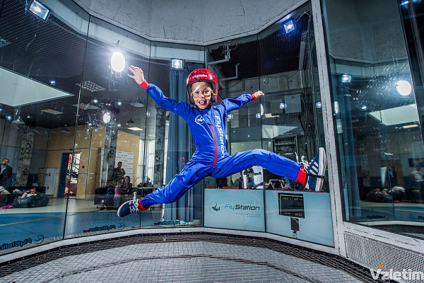 Полёт в аэротрубе  в Тольятти. Ultra Подарки. Полёт в аэротрубе  в Тольятти. Попробуйте полёт в аэротрубе . Сервис: UltraPodarki.ru 8 800 505 95 30. Полёт в аэротрубе , аэротруба Тольятти, полёт Тольятти