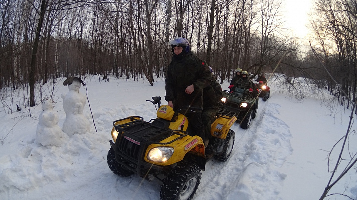 Катание на квадроциклах в Тольятти. Подарочные сертификаты Ultra Подарки. Подарочный сертификат на катание на квадроциклах в Тольятти. Закажите прокат квадроциклов и наслаждайтесь активным отдыхом с друзьями. Выбирайте живописные маршруты для езды на квадроциклах. Сервис UltraPodarki.ru 8 800 505 95 30. Катание на квадроциклах, катание на квадроциклах Тольятти, прокат квадроциклов, прокат квадроциклов Тольятти, езда на квадроцикле, езда на квадроцикле Тольятти, катание на квадроциклах зимой, Катание на квадроциклах летом, сертификат на катание на квадроциклах, сертификат квадроциклы, сертификат квадроциклы Тольятти
