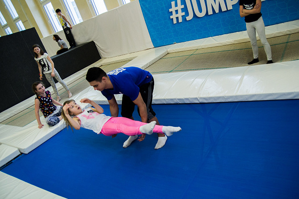  Батутный центр Jump Hall в Тольятти. Сервис Ultra Подарки. Купить подарочный сертификат в батутный центр Jump Hall, попробуйте прыжки на батуте в Тольятти. Сервис UltraPodarki.ru 8 (800) 555 95-30.. Батутный центр Jump Hall, батутный центр, батутный центр цены, батутный центр в Тольятти,  батутный парк, батут прыгать, прыжки +на батуте, батут Тольятти, батут спорт