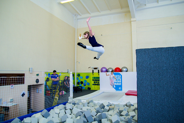  Батутный центр Jump Hall в Тольятти. Сервис Ultra Подарки. Купить подарочный сертификат в батутный центр Jump Hall, попробуйте прыжки на батуте в Тольятти. Сервис UltraPodarki.ru 8 (800) 555 95-30.. Батутный центр Jump Hall, батутный центр, батутный центр цены, батутный центр в Тольятти,  батутный парк, батут прыгать, прыжки +на батуте, батут Тольятти, батут спорт